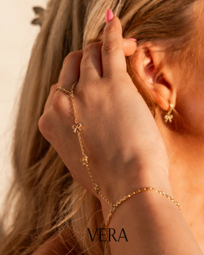 Vera Thalia’s Bond Hand Piece